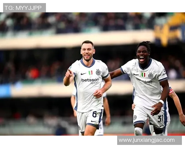 米兰12轮不败1-0拉齐奥登顶意甲:红黑军团王者归来,新时代的曙光! 米兰12轮不败1-0拉齐奥登顶意甲:红黑军团王者归来,新时代的曙光!