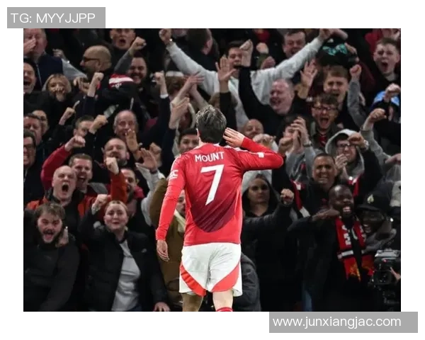 曼联复仇战海报：芒特独占镜头，誓要“红”遍足坛！